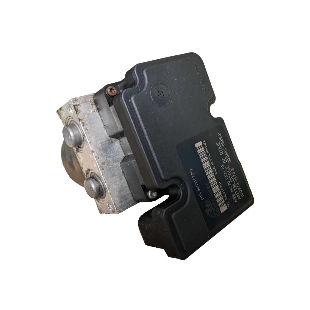 Wyciek z hydrauliki pompy ABS. Cieknąca pompa ABS